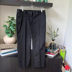 Ann Taylor woman Black Pants in size 8.  It is perfect to wear at work.